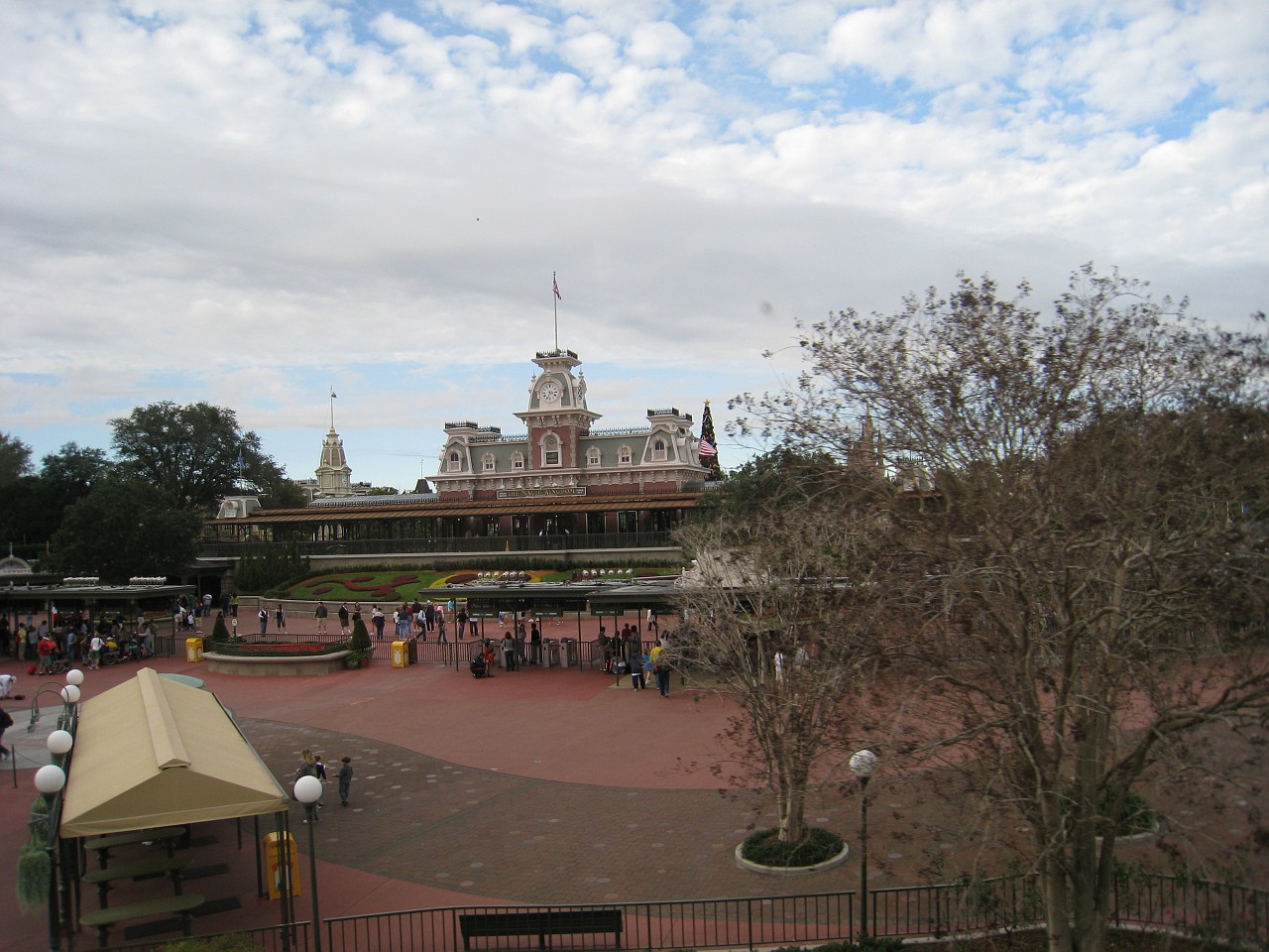 Vacation 2007-12 - Disney Parks  0226.jpg - The 2007-08 vacation to Florida included Disney World. We visited some of the larger theme Resorts along with Animal Kingdom and Disney Hollywood Studios.